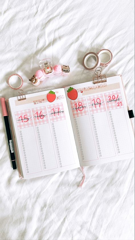 Bujo Strawberry Theme, Strawberry Bujo, Strawberry Bullet Journal, Strawberry Planner, Pink Journaling, May Bujo, Journal 2025, Bujo Weekly Spread, Bullet Journal Monthly Spread