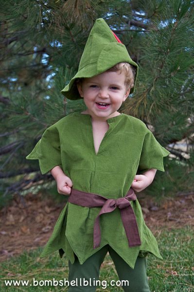 Peter Pan Costume-1 Diy Peter Pan Costume, Disfraz Peter Pan, Peter Pan Kostüm, Disney Family Costumes, Diy Costumes Kids Boys, Family Costumes Diy, Peter Pan Costumes, Peter Pan Costume, Character Halloween Costumes