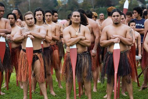 New Zealand Maori rowing New Zealand People, Maori Tribe, Nz All Blacks, New Zealand Country, Polynesian Men, Maori People, New Zealand Landscape, Māori Culture, Maori Art