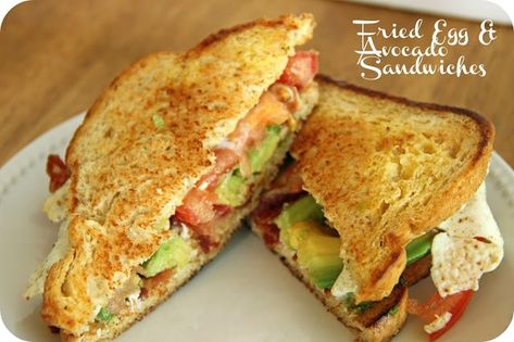 Fried Egg Sandwich Breakfast, Avocado Sandwiches, Avocado Sandwich Recipes, Eggs Tomato, Sandwich Breakfast, Fried Egg Sandwich, Egg Sandwich Breakfast, Tomato Avocado, Avocado Sandwich