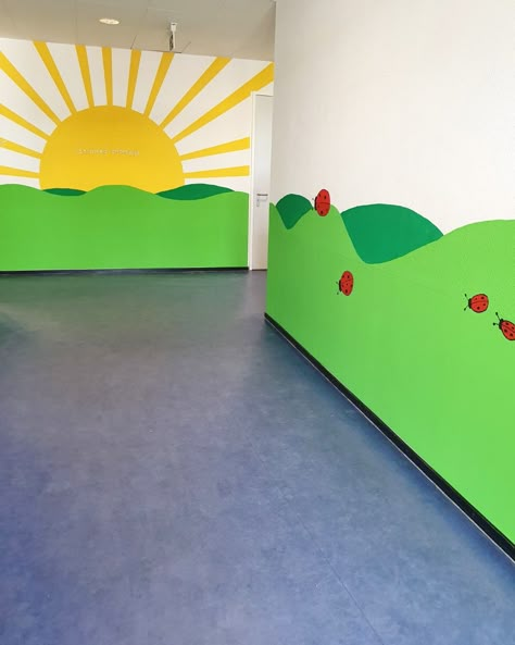 Preschool Rooms Ideas, Daycare Wall Painting Ideas, Preschool Wall Painting Ideas, Simple Mural Ideas, Daycare Wall Ideas, Outdoor Wall Paint, Kids Ministry Rooms, School Wall Art Ideas, Church Nursery Decor