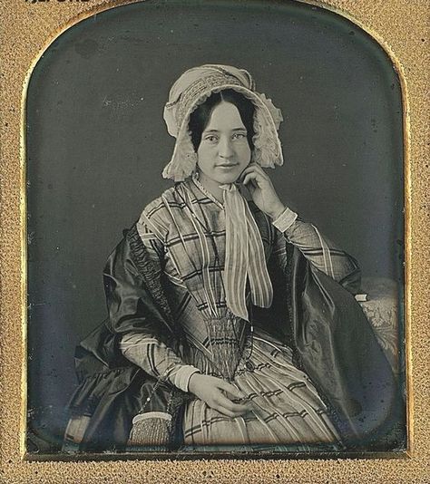 1840s 1800s Photography, 1840s Fashion, Victorian Photography, 19th Century Women, Royal Photography, Victorian Portraits, 19th Century Clothing, Early Photography, Vintage People