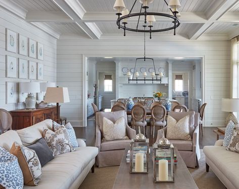 Lake House Chic: A Beautiful Second Home is the Perfect Escape Lake Home Interior, Home Interior Colors, Lakehouse Living Room, Lake House Living Room, Lake House Interior, Interior Colors, Interior House Colors, Lake Home, Architecture Model Making