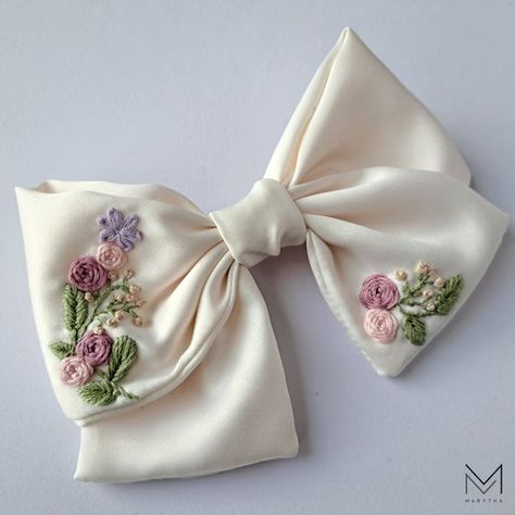 MarythaStudioCo - Etsy Canada Feminine Core, Unique Baby Girl Gifts, Hair Bows For Women, White Hair Bow, Embroidery Hair, Embroidered Hair Bows, White Hair Bows, Luxury Hair Accessories, Bow Barrette