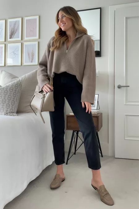 Khaki Mom Jeans Outfit, Wine Mom Outfit, Ankle Jeans Outfit, Black Mom Jeans Outfit, Photoshoot Clothes, Work Ootd, Clothes Tips, Mum Jeans, Jeans Outfit Fall