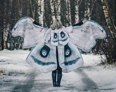 Fairy Cape, Moth Wings, Photographie Portrait Inspiration, Clothing Design Sketches, Wings Costume, Butterfly Fairy, Fantasy Costumes, Fantasy Clothing, Fantasy Fashion