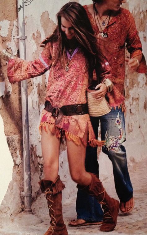 Bohemian style gypsy fringe tunic top with leather belt  modern hippie suede fringe boots. For the BEST BoHo CHic fashion trends FOLLOW--http://www.pinterest.com/happygolicky/the-best-boho-chic-fashion-bohemian-jewelry-gypsy-/ now Gilles Bensimon, Moda Hippie, Elle Us, Modern Hippie, Estilo Hippie, Boho Hippie Chic, Mode Boho, Fringe Boots, Popular Fashion