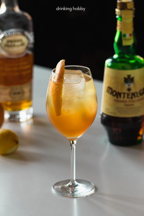 Montenegro amaro works as an herbal base for this spritz cocktail. It's easy to make and is balanced out with tart citrus, and sweet homemade honey syrup. #Homemade #Cocktails #Drinks Honey Tart, Amaro Cocktails, Fruity Drink Recipes, Craft Cocktail Recipe, Tasty Cocktails, Spritz Cocktail, Frozen Cocktail, Cocktails At Home, Sparkling Cocktail