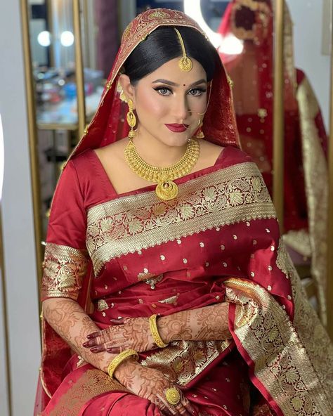 Hide Pregnancy, 1970 Wedding, Wedding Dress Websites, Indian Bridal Wear Red, Katie Logan, Red Saree Wedding, Halloween Wedding Dresses, Queen Wedding, Retro Wedding Dresses