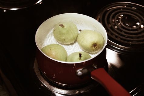 How To Peel Pears, Canning Pears, Canned Pears, Baked Pears, Sliced Pears, Pear Recipes, Fruit Peel, Culinary School, Vegan Paleo