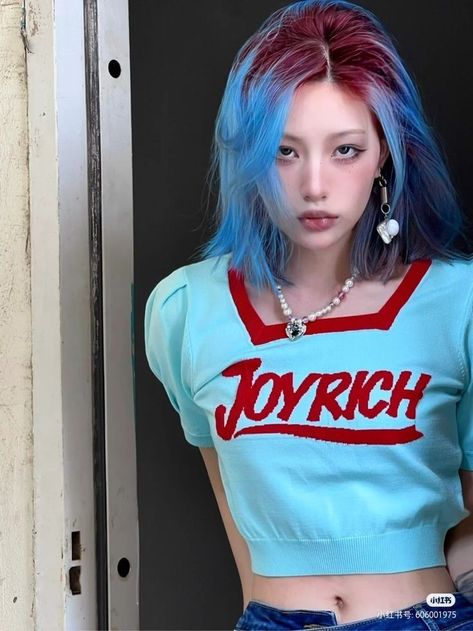 Dyed Hair 2 Colors, Different Color Roots Hair, Red Blue Hair, Crazy Color Hair Dye, Red And Blue Hair, Blue And Red Hair, Κούρεμα Bob, Hair Colorful, Easy Bun Hairstyles