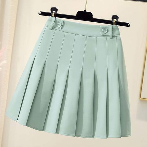 Green pleated skirt outfit