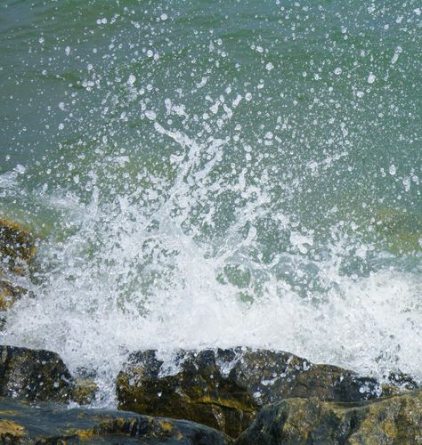 Splash!  - Waves Hitting Rocks Water Hitting Rocks, Waves Hitting Rocks, Wave Paintings, Wave Photo, Wave Rock, Wave Spray, Waves Photos, Rock Aesthetic, Visual Narrative