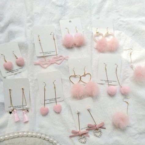 resim, 𝓛𝓲𝓿𝔂𝓪 tarafından keşfedildi. We Heart It'de kendi görsellerinizi ve videolarınızı keşfedin (ve kaydedin)! Sweet Earrings, Kawaii Jewelry, Kawaii Accessories, Girly Accessories, Girly Jewelry, Pretty Jewellery, Ear Jewelry, Cute Earrings, Pink Aesthetic