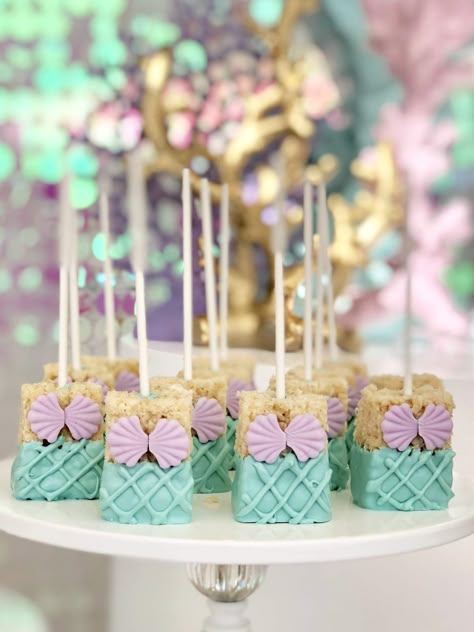 Penelope’s Under The Sea | CatchMyParty.com Undersea Decorations, Mermaid Pool Party, Oneder The Sea, Mermaid Pool Parties, Mermaid Birthday Party Ideas, Ariel Birthday Party, Mermaid Pool, Mermaid Birthday Party Decorations, Mermaid Theme Birthday Party