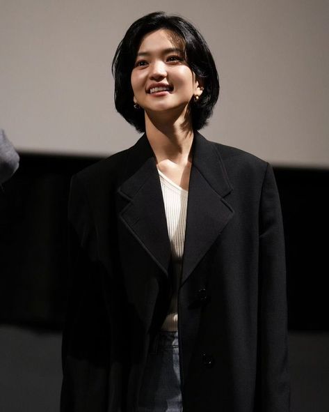 Kim Tae Ri, Kim Taeri, Fictional World, Korean Actress, Korean Actors, Short Hair Cuts, Kdrama, Short Hair Styles, Hair Cuts