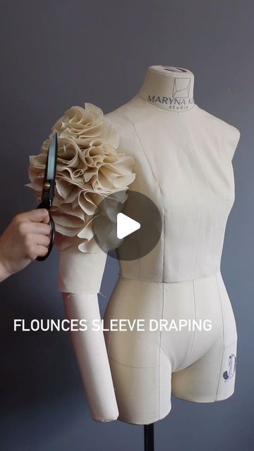 Draping Fashion Techniques, Draping Dress Ideas, Designer Drape Dresses, Draping Fashion Design, Couture Draping, Drape Dress Pattern, Diy Tulle Skirt, Draping Pattern, Drape Pattern