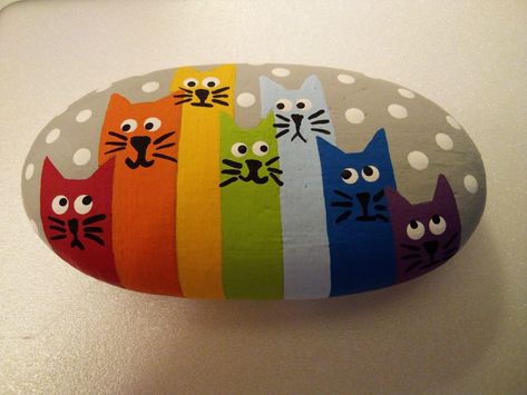 River Stones Crafts, River Rock Crafts, Here Kitty Kitty, Garden Rock Art, Painted Rock Animals, Diy Rock Art, Mandala Rock Art, Rocks Painted, Stone Art Painting