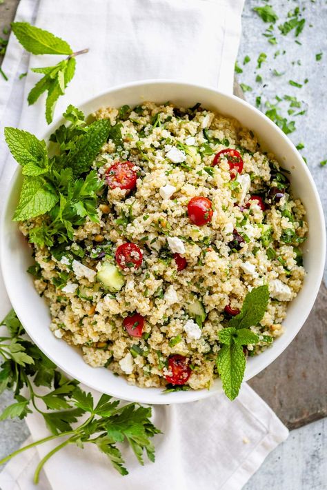 This Mediterranean Quinoa Salad is a healthy, easy and tasty side dish for summer parties. It is popping with flavor and loaded with cucumbers, feta and olives with the addition of parsley and mint. Mediterranean Quinoa, Quinoa Tabbouleh, Mediterranean Quinoa Salad, Salad Inspiration, Mediterranean Salad, Quinoa Salad Recipes, Mediterranean Cuisine, Bariatric Recipes, Spinach Salad