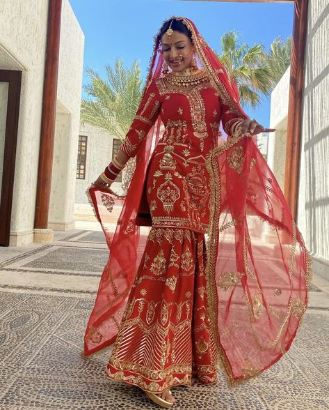 Sikh Wedding Dress, Anarkali Bridal, Punjabi Wedding Suit, Bridal Suits Punjabi, Indian Bride Photography Poses, Bride Suit, Sikh Bride, Desi Fits, Red Bridal Dress