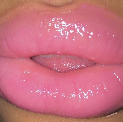 Pink lust / pink lipstick Bunny Tongue Lip Gloss, Big Lips Natural, Pretty Lips, Glossy Lips Makeup, Bright Red Lipstick, Beauty Hair Color, Grills Teeth, Glitter Lip Gloss, Beautiful Lipstick