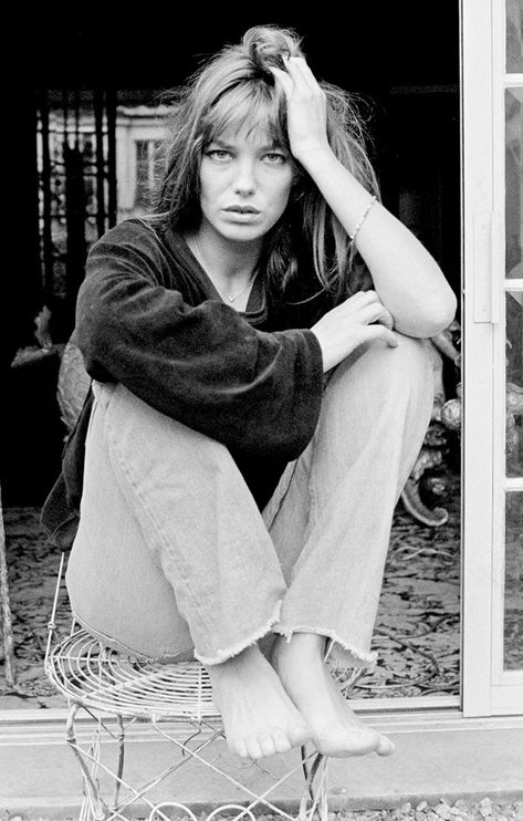 We're making it easier than ever to emulate the style of one of France's most well-known style stars. Style Jane Birkin, Jane Birkin Style, Francoise Hardy, Charlotte Gainsbourg, Serge Gainsbourg, French Girl Style, Catherine Deneuve, French Girls, French Actress