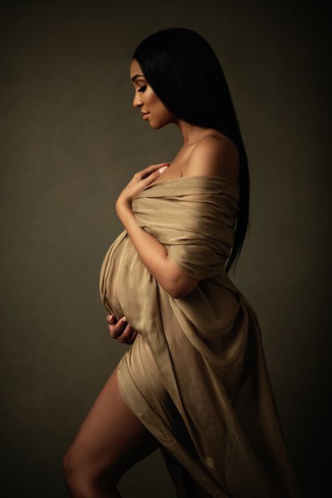 Pregnant Couple Photoshoot, Studio Maternity Photography, Maternity Shoot Outfit, Studio Maternity Shoot, Maternity Shots, Maternity Studio Photoshoot, Studio Maternity Photos, Maternity Photography Poses Couple, Maternity Photography Studio