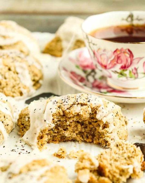 These elegant Earl Grey Scones taste like a London Fog. They are soft, tender, filled with delicate earl grey tea flavour, and topped with creamy icing. Earl Gray Scones Recipe, Earl Grey Baked Goods, Earl Grey Rice Krispies, Earl Grey Cinnamon Rolls, Earl Grey Scones Recipe, Earl Gray Scones, Earl Grey Muffins, Earl Grey Scones, Healthy Scones