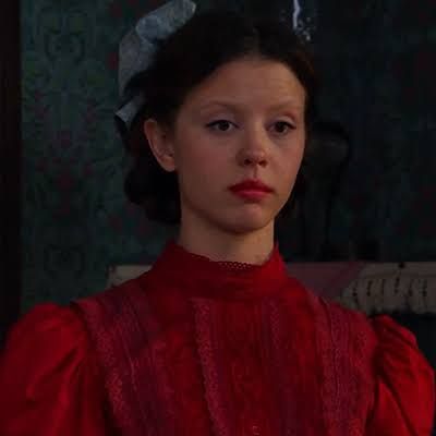 Pearl 2022, Pearl Core, Puppet Combo, Horror Queen, The Vvitch, European Beauty, Goth Core, Mia Goth, Scary Movie