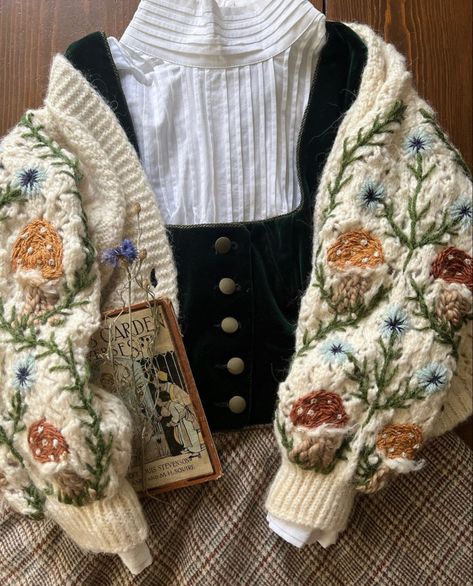 Ig: amaniboukhchana Cottage Core Winter Outfits, Cottagecore Winter Outfits, Cottage Core Aesthetic Outfit, Anne Of Windy Poplars, Light Academia Outfit, Cottage Core Outfit, L M Montgomery, Whimsical Woodland, Being Present