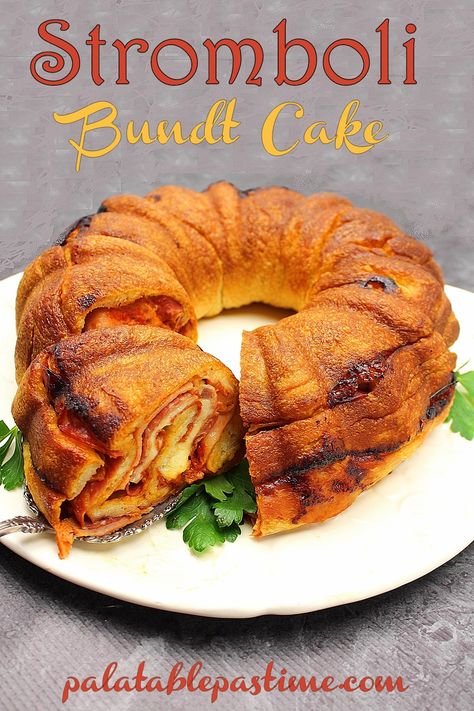 Tube Pan Recipes, Bundt Pan Sandwich Recipes, Bundt Breakfast, Stromboli Pizza, Bundt Pan Recipes, Stuffed Breads, Hot Sandwiches, Bundt Recipes, Food Deserts