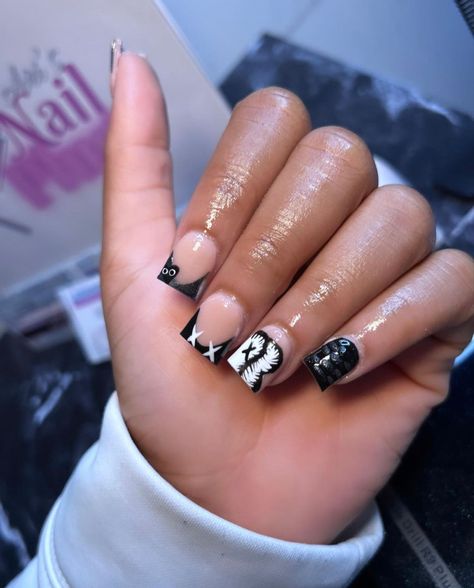 Rod Wave Concert Nail Ideas, Nail Ideas Acrylic With Charms, No Acrylic Nail Designs, Kaws Short Acrylic Nails, Nails Acrylic No Charms, Cute Medium Nail Designs, Nail Designs Without Charms, Short Nails Ideas Black And White, Black And White Kaws Nails