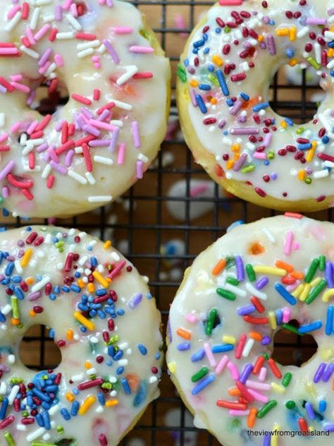 Even Homer would approve. Baked Doughnut Recipes, Cake Doughnuts, Homemade Doughnuts, Baked Doughnuts, Baked Donut Recipes, Doughnut Cake, Doughnut Recipe, Baked Donuts, Mini Donuts