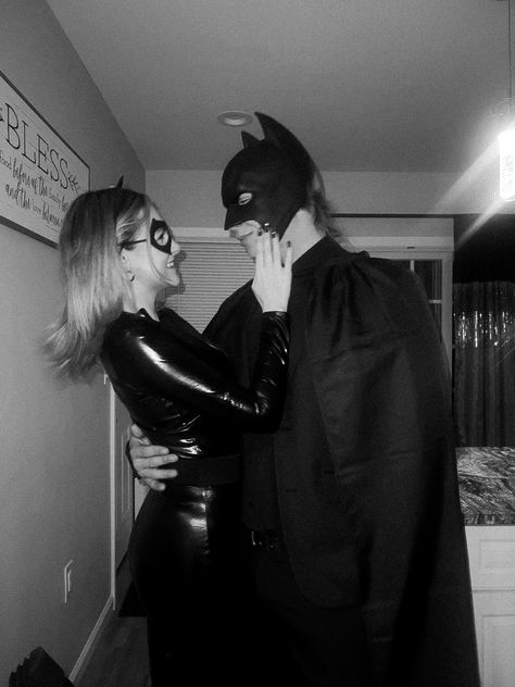 Batman Couple, Catwoman And Batman Couple Costume, Cat Women And Bat Man Halloween, Mens Batman Costume, Batman Catwoman, Bat Man, Batman Ans Cat Women Costume, Batman And Catwoman Costumes, Batman The Long Halloween Catwoman