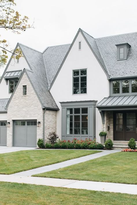 Transitional House Exterior, House Exterior Trends, Transitional Exterior Home, Transitional Home Exterior, Exterior House Design, Transitional Exterior, Exterior House Color, Stucco Homes, Craftsman Exterior