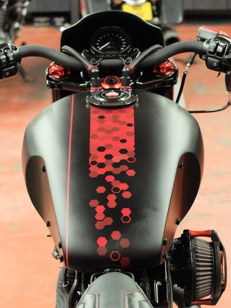 Custom Motorcycle Paint Jobs, Honda Scrambler, Vehicle Signage, Bike Tank, Custom Paint Motorcycle, Scrambler Custom, Motorcycle Paint Jobs, Мотоциклы Cafe Racers, Motos Honda