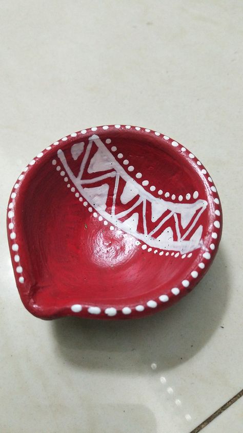 Deya Decorations, Painting On Diya For Diwali, Diya Paintings For Diwali Easy, Diya Paintings For Diwali Ideas, Simple Diya Paintings For Diwali, Diya Decoration Ideas With Paint, Painting Diyas For Diwali, Prodip Design, Diya Panting