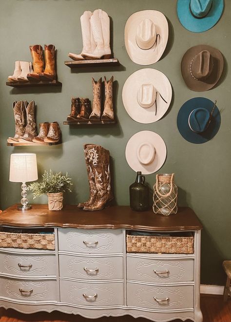 Western Living Room Decor, Cowgirl Bedroom, Cowboy Room, Western Bedrooms, Western Room, Cowgirl Room, Western Living Room, Country Bedroom Decor, Ranch House Decor