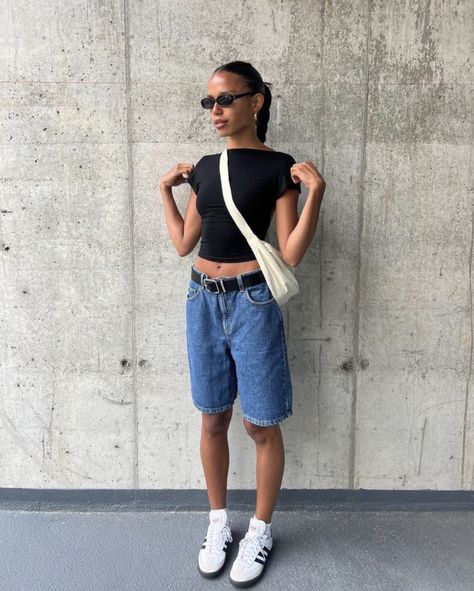 Fit inspo Long Denim Shorts Outfit Aesthetic, Long Jean Shorts Outfit Summer, Outfit Ideas With Jorts, Outfits Con Bermudas, Summer Outfits 2024 Street Style, Outfit Ideas Summer Shorts, Jorts Outfit Women’s, Long Shorts Outfits, Jorts Aesthetic