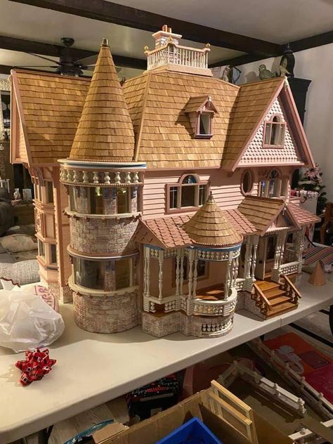 Victorian Mansion Dollhouse, Miniature Victorian Dollhouse, Victorian Dollhouse Interior, Victorian Miniatures, Terraria Castle, Victorian Dollhouse Miniatures, Adorable Plushies, Dollhouse Interior, Dollhouse Makeover