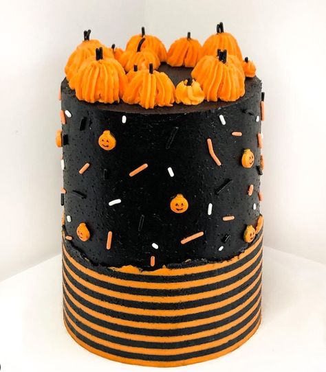 Striped Pumpkin Cake by Eppichcakes Ghost Cakes, Spider Cakes, Halloween Cake Ideas, Spider Web Cake, Baking Competition, Halloween Pumpkin Cake, Pasteles Halloween, Spider Cake, Zombie Cake