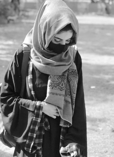 Images For Dp, Girly Dp, Beautiful Eyes Pics, Cute Images For Dp, Stylish Dpz, Hijabi Aesthetic, Pics For Dp, Muslimah Aesthetic, Italian Women