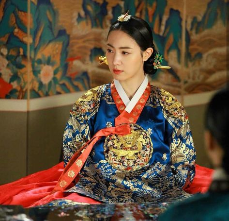 Grand Prince Asian Prom Dress, Jin Se Yeon, Asian Traditional Fashion, Grand Prince, Hanbok Traditional, Empress Of China, Traditional Asian Dress, Paint A Picture, Joseon Dynasty