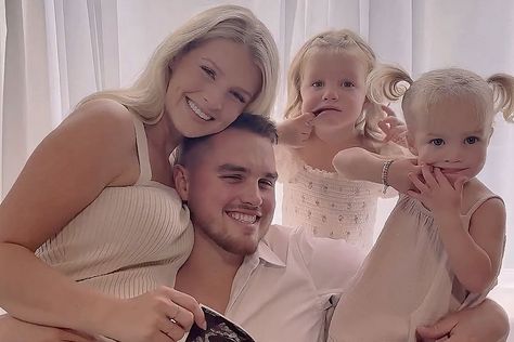 'Bringing Up Bates' Star Josie Bates Pregnant, Expecting Baby No. 3 with Husband Kelton: 'Party of Five' Tori Bates, Josie Bates, Katie Bates, Bates Family Blog, Whitney Bates, Birth Center, Bates Family, Grey Anatomy, Third Baby