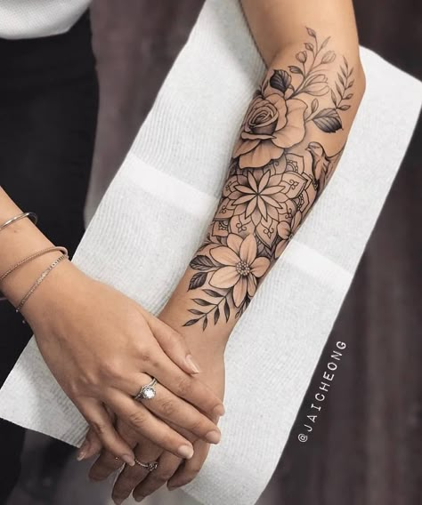 Instattoo2® 🏠 on Instagram: “Floral / Mandala 🔥👏🏻 Incrível  Gostaram? 😍 Deixe seu comentário. Feito por @jaicheong 👏🏻👏🏻 . . . . #tatuagens #instatattoo #tatuagemsp…” Forarm Tattoos For Women, Forarm Tattoos, Inspiration Tattoos, Forearm Tattoo Women, Classy Tattoos, Arm Tattoos For Women, Tattoo Feminina, Sleeve Tattoos For Women, Feminine Tattoos