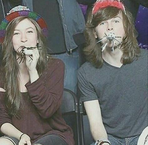 Carl E Enid, Carl And Enid, Carl The Walking Dead, Katelyn Nacon, Twd Funny, Twd Memes, Walking Dead Cast, Chandler Riggs, Carl Grimes