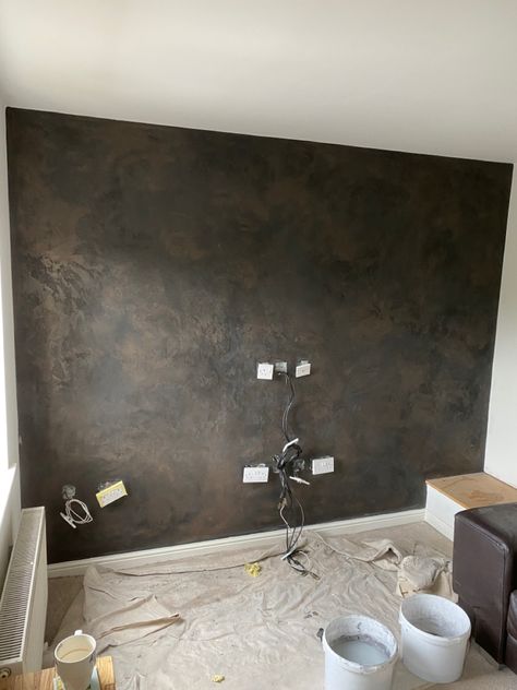 Venetian Painted Walls, Plaster Feature Wall, Venetian Plaster Wallpaper, Venetian Plaster Living Room, Venetian Plaster Walls Bedroom, Microcement Wall Texture, Bronze Wall Paint, Venician Plaster Walls, Venician Plaster