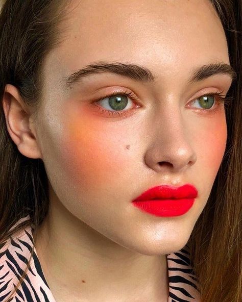 MAKE UP FOR EVER on Instagram: “Face the world with a bold pop of color 🍓Sun-kissed cheeks and bright red lips created by #MUA @lapetitevengeance on @lea.bornerand18,…” Editorial Make-up, Makeup You Need, Cheek Makeup, Make Up Inspiration, Beauty Make-up, Make Up Looks, Clipuri Video, Editorial Makeup, Festival Looks