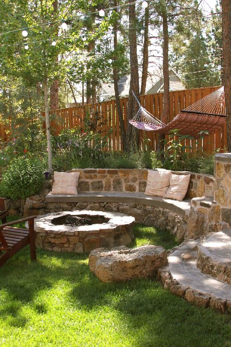 cool idea for seating around the fire pit Lake Side, Backyard Seating, Stone Fire Pit, Backyard Furniture, Dream Yard, Fire Pit Area, Landscape Designs, Craftsman Bungalows, Have Inspiration