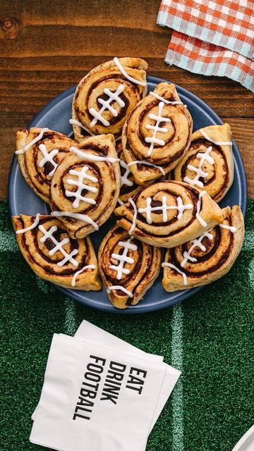 Maegan Brown ~ The BakerMama on Instagram: "Kick-off game day with Football-Shaped Cinnamon Rolls! 😋🏈🙌 You’ll score big with the home team with these delicious breakfast treats. HOW-TO BELOW ⬇️ and in the Tailgate Brunch Spread from my Spectacular Spreads Cookbook! 🏆 #TheBakerMama #SpectacularSpreadsCookbook  FOOTBALL-SHAPED CINNAMON ROLLS  Ingredients: 🏈 1 (17.5-ounce/5-count) can jumbo cinnamon rolls with icing  Instructions: 1. Preheat the oven to 350°F. Place each cinnamon roll on a baking sheet and firmly form each one into an oval football shape by pinching the sides. 2. Bake for 8 minutes, take the cinnamon rolls out of the oven, and reinforce the footballs shape with tongs or your fingers. 3. Return the cinnamon rolls to the oven, and bake for about 8 more minutes, or until go Jumbo Cinnamon Rolls, Cinnamon Rolls With Icing, Shaped Cinnamon Rolls, Football Shaped Foods, Brunch Party Recipes, Brunch Spread, Football Food, Football Party, Brunch Party